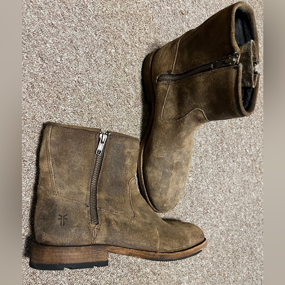 Men’s Frye Chelsea boots size 7.5 D